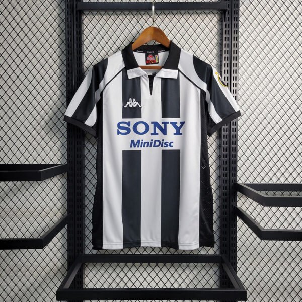 Juventus FC 1997 1998 Player Home Shirt 01