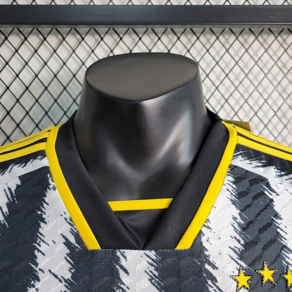 Juventus FC 2023 2024 Player Home Shirt 05