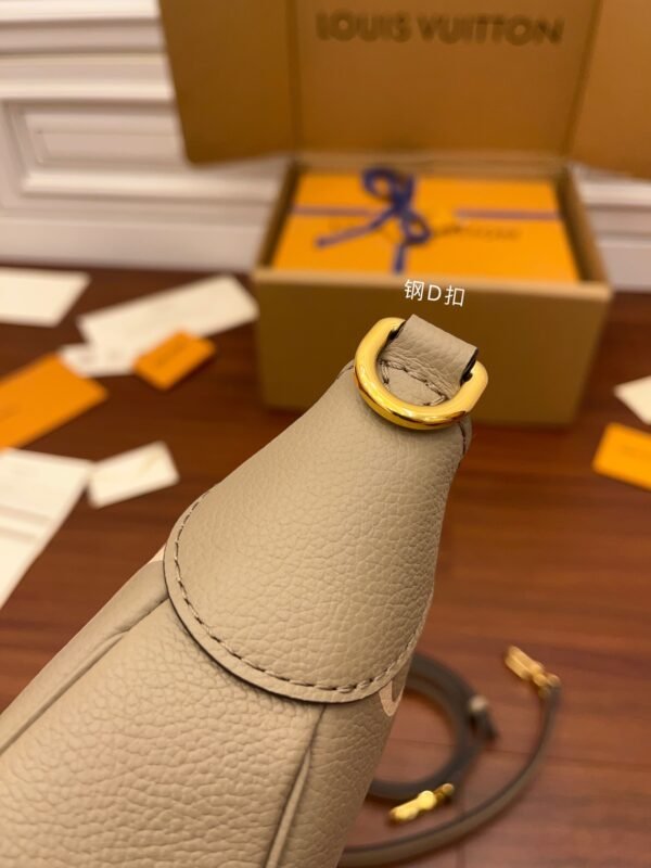 Louis Vuitton M46112