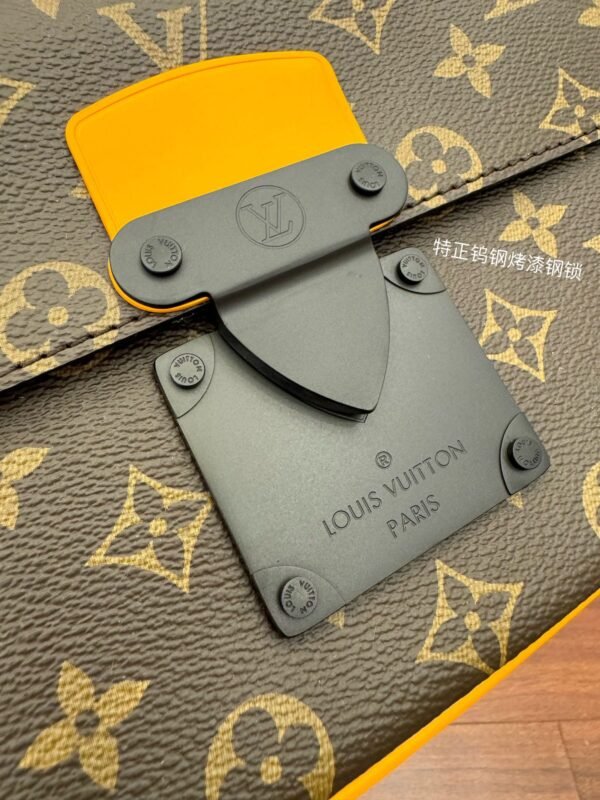Louis Vuitton M46688