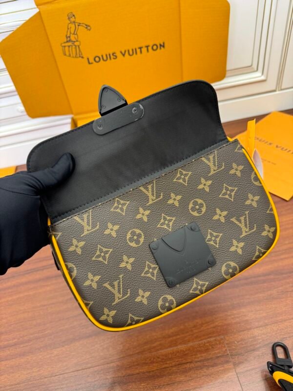 Louis Vuitton M46688
