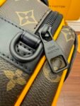 Louis Vuitton M46688