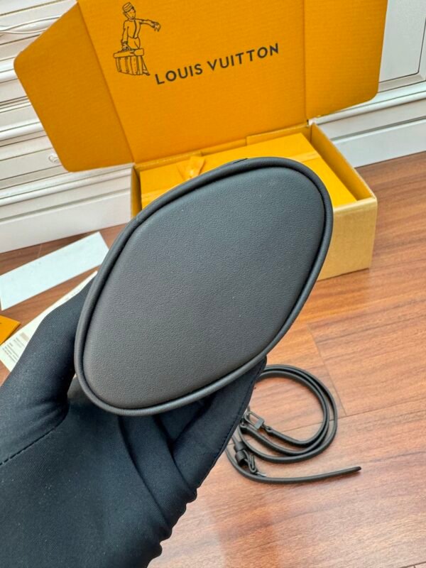 Louis Vuitton M11613