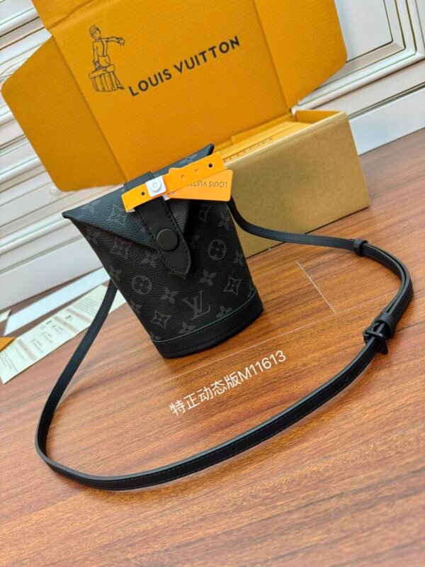 Louis Vuitton M11613