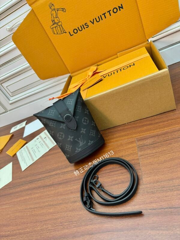 Louis Vuitton M11613