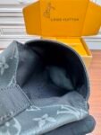 Louis Vuitton M11613