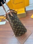 Louis Vuitton M12061