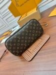 Louis Vuitton M12061