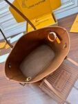 Louis Vuitton M12061
