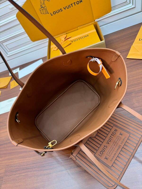 Louis Vuitton M12061