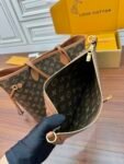 Louis Vuitton M12061
