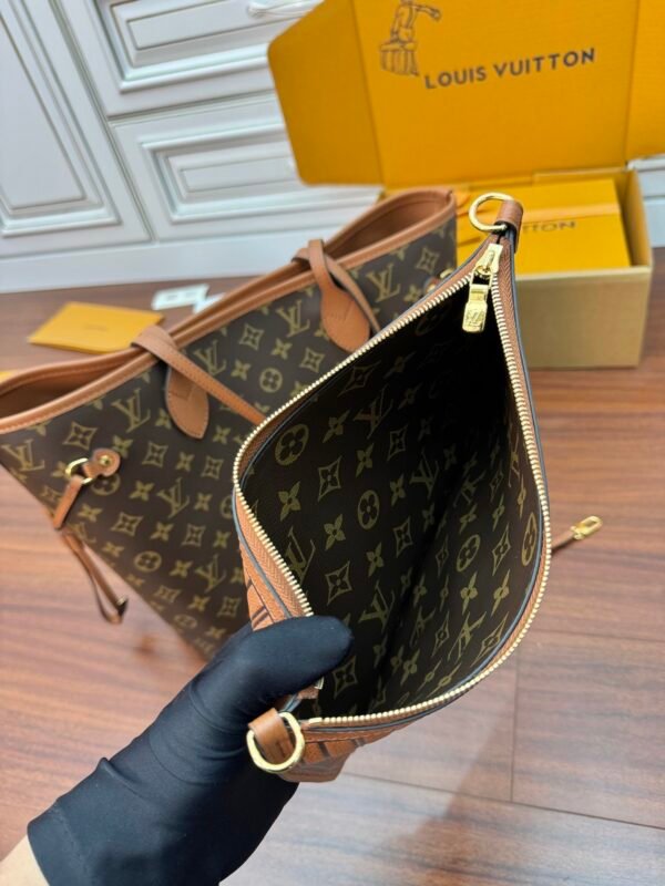 Louis Vuitton M12061