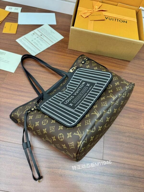 Louis Vuitton M11946