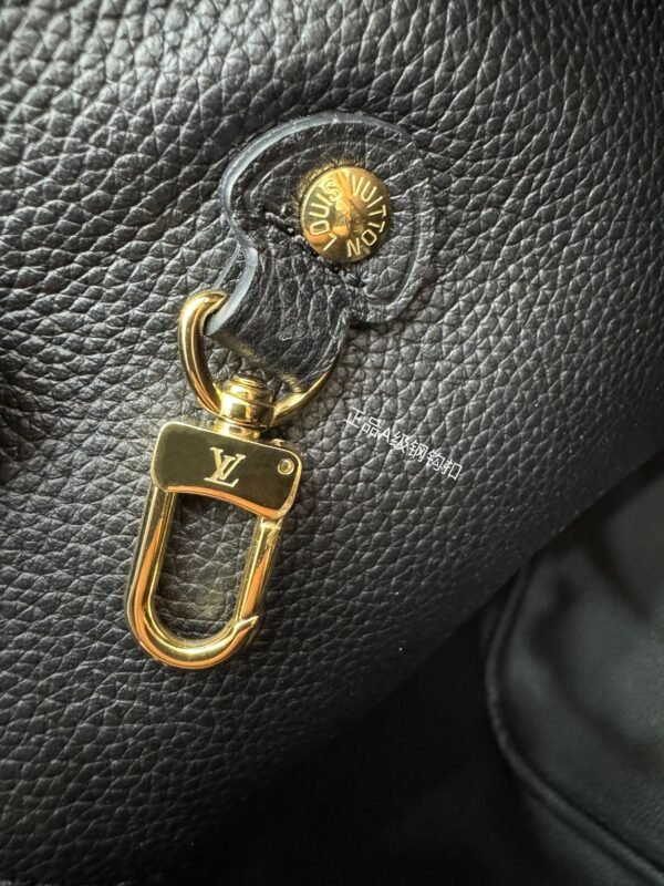 Louis Vuitton M11946