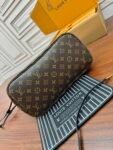 Louis Vuitton M11946