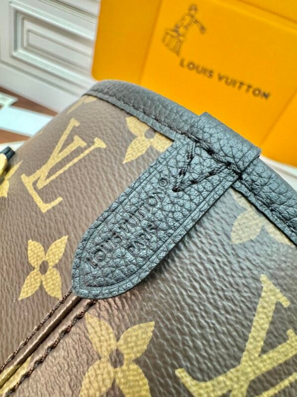 Louis Vuitton M11946