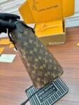 Louis Vuitton M11946