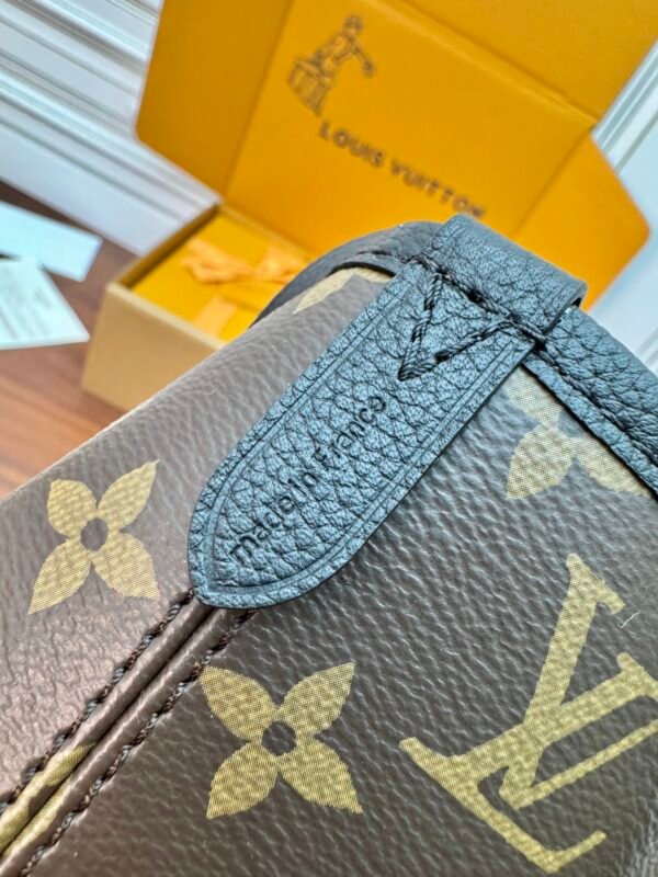 Louis Vuitton M11946