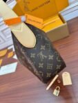 Louis Vuitton M11952