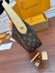 Louis Vuitton M11952