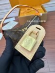 Louis Vuitton M11952