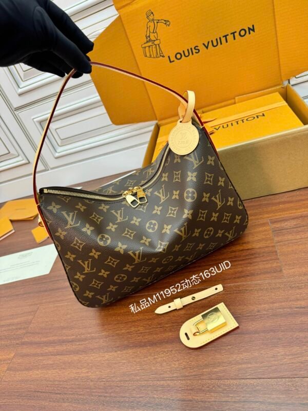 Louis Vuitton M11952