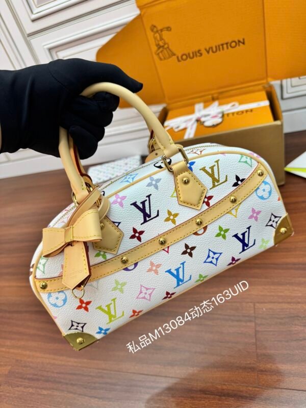 Louis Vuitton M13084
