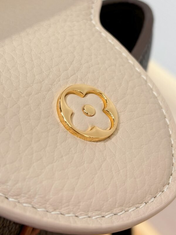 Louis Vuitton M12952
