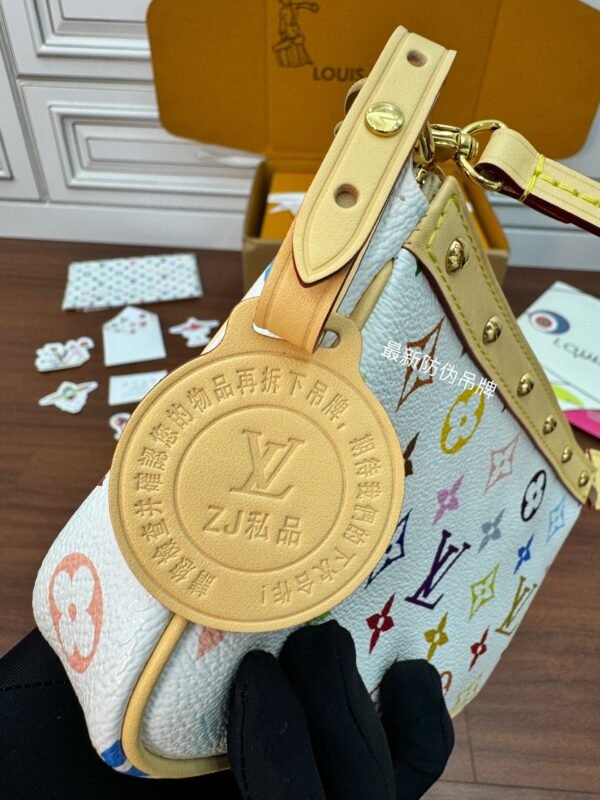 Louis Vuitton M13404