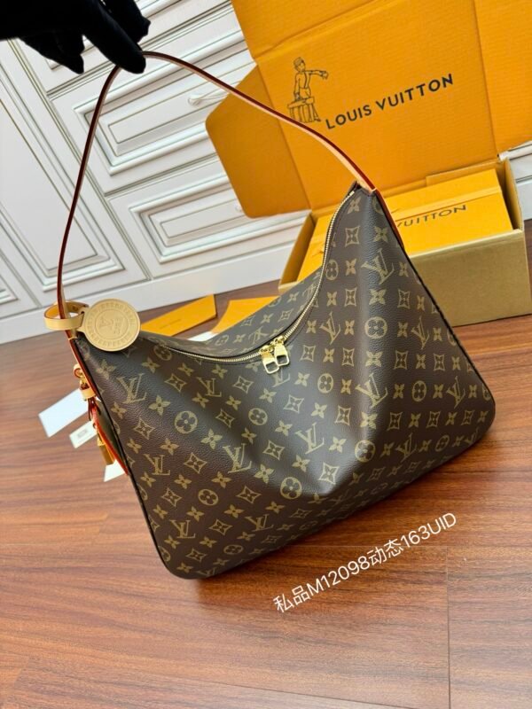 Louis Vuitton M12098