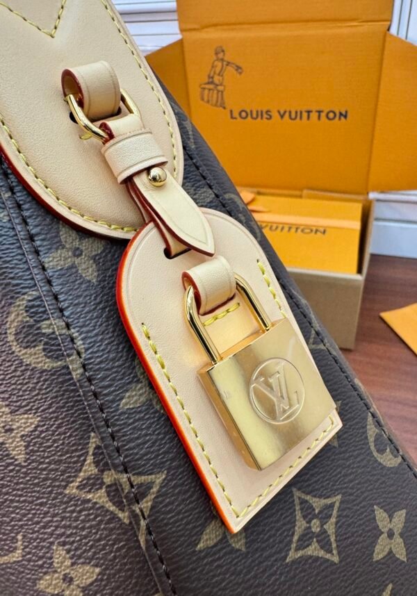 Louis Vuitton M12098
