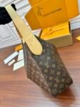 Louis Vuitton M12098