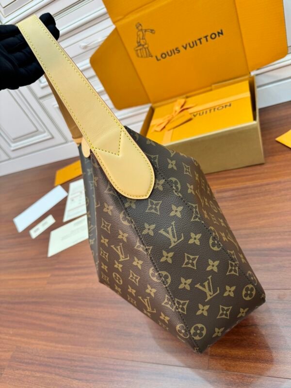 Louis Vuitton M12098