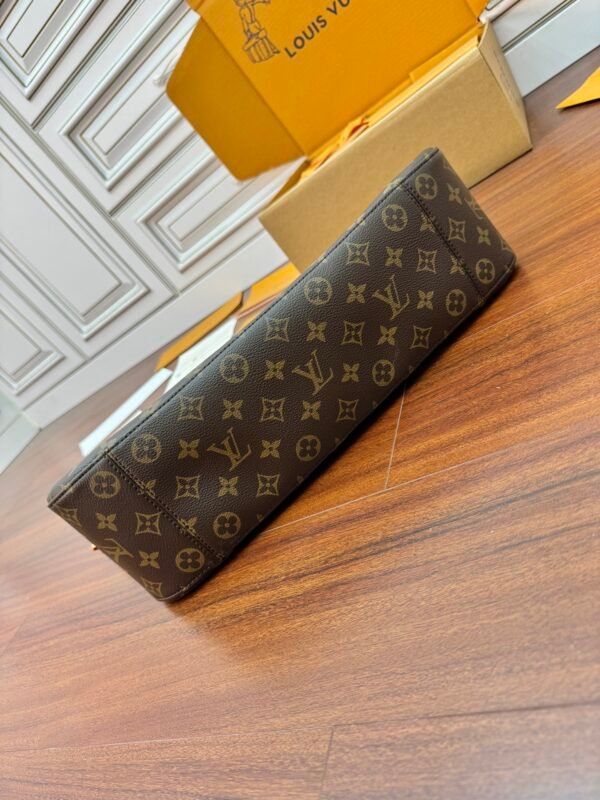 Louis Vuitton M12098