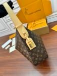 Louis Vuitton M12098