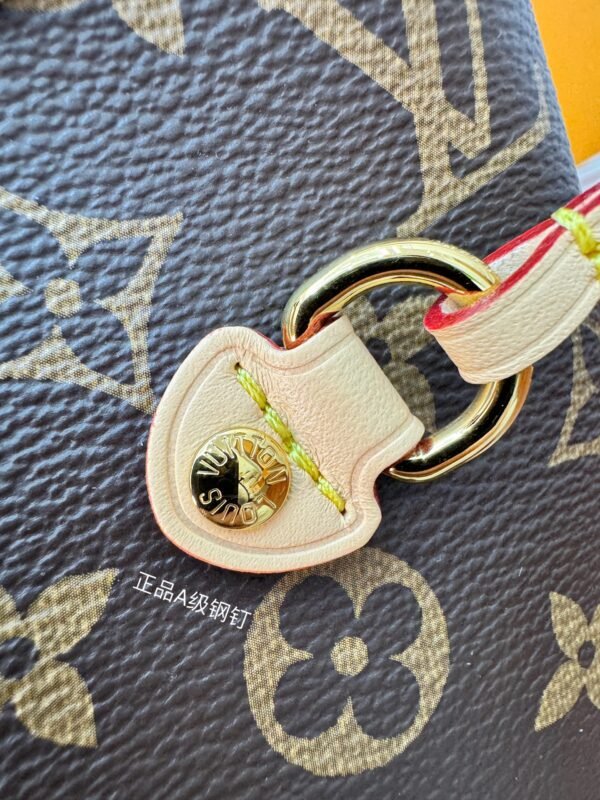 Louis Vuitton M13271