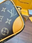 Louis Vuitton M14058