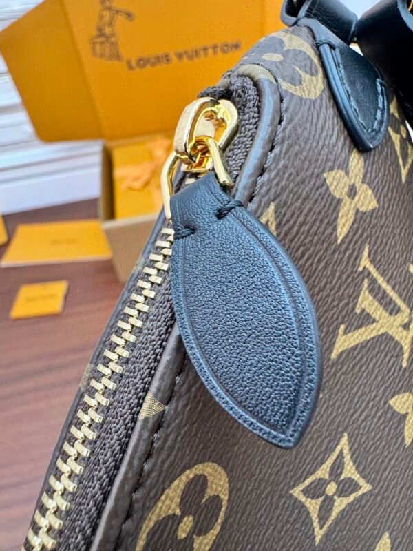 Louis Vuitton M14806