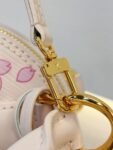 Louis Vuitton M13104