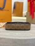 Louis Vuitton M26587